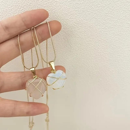 💖 Fashion Metal Wrapped Love Heart Pendant with Crystal Stone – Romantic Gift Necklace (Pack of 1)